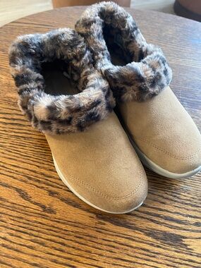 Skechers Suede-Look Slip-On Slippers with Leopard Faux-Fur Collar in Tan